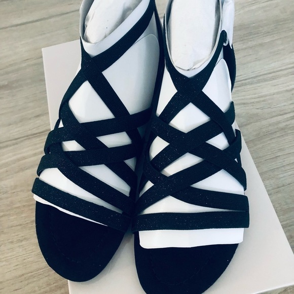 Marc Fisher Woman Black Cross Weave Stretch Sandals, Size 8 - Picture 6 of 10